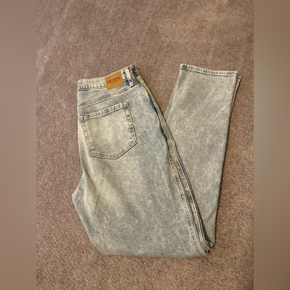 Hollister Ultra High Rise Mom Jeans
